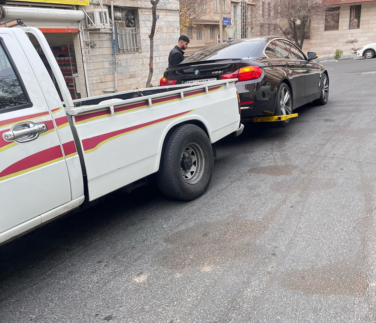 خدمات امداد خودرو عبارت است از.      امداد جاده ای  امدادباطری. امداد سایپا امداد ایران خودرو امداد